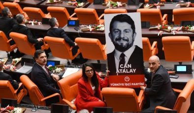 Anayasa Mahkemesi, cezaevindeki TİP Hatay Milletvekili Can Atalay’ın “seçilme hakkı” ve “kişi hürriyeti ve güvenliği” haklarının ihlal edildiğine karar verdi.