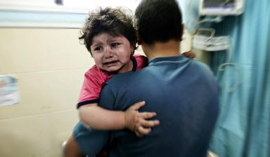 Sağlık Bakanı Fahrettin Koca kanser hastası Gazzeli çocukların tedavi için Türkiye’ye getirileceğini açıkladı.