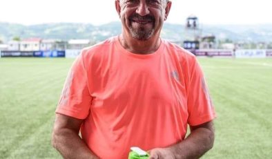 Hatayspor’un eski teknik direktörü ve futbolcusu Mehmet Kakil, geçirdiği kalp krizi sonucu vefat etti.