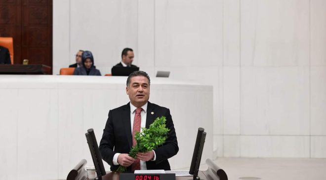 Mullaoğlu, “Adalet ve Kalkınma Partisi, abartılmış kârlar partisine, eser siyaseti dedikleri, keser siyasetine dönmüştür”